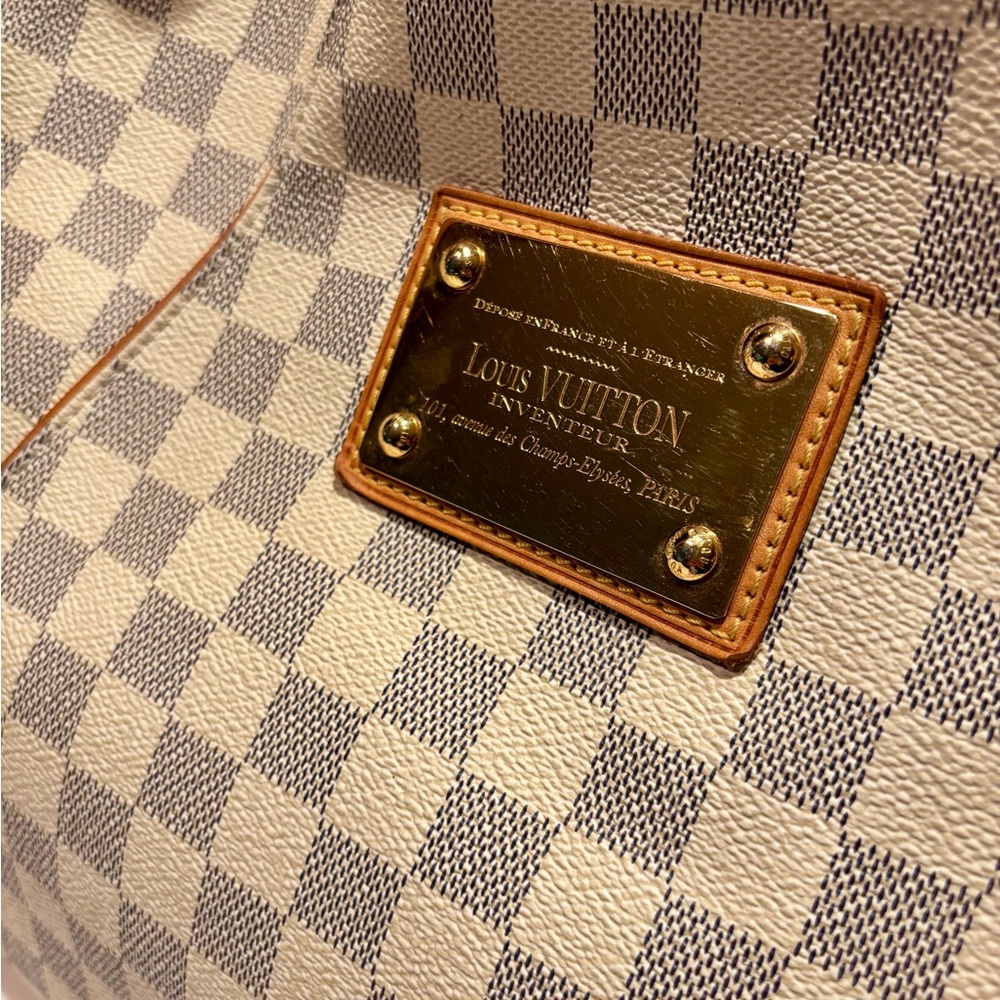 Louis Vuitton White and Tan Checkered Shoulder Bag - Picture 3 of 14
